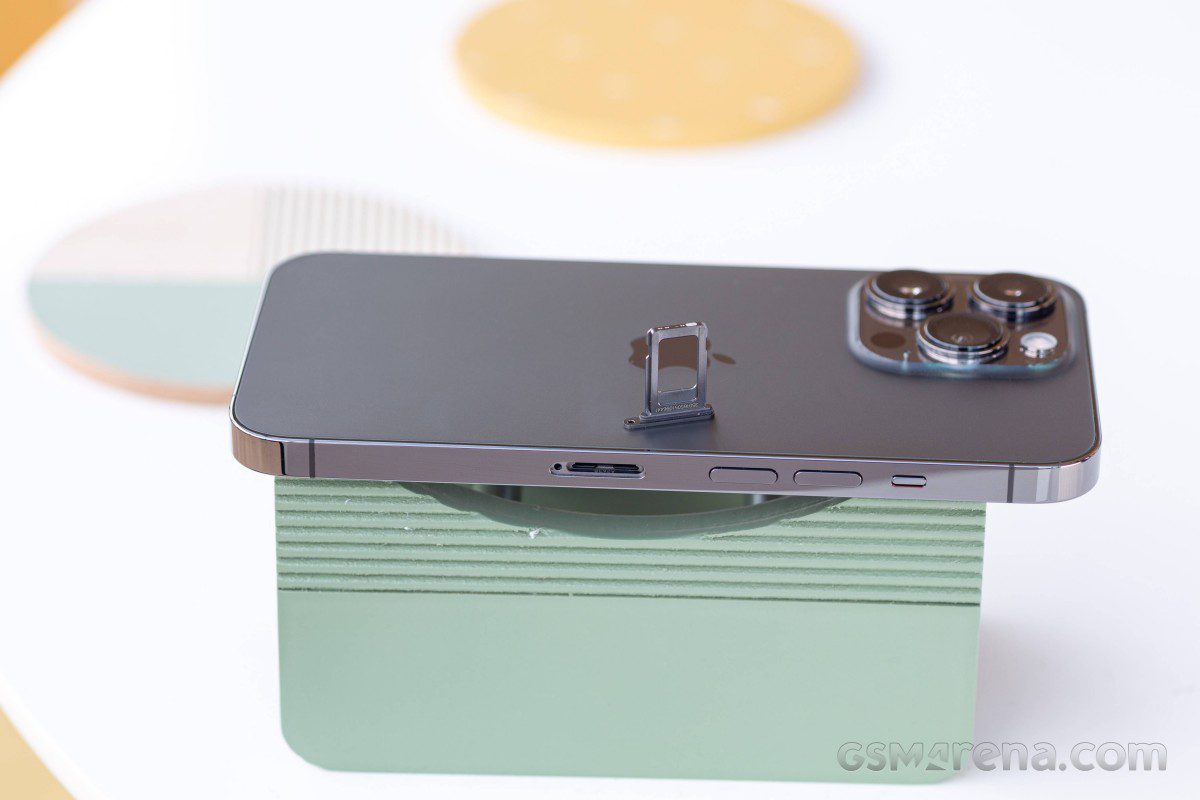 Apple may launch eSIM only iPhone 14 model in some markets