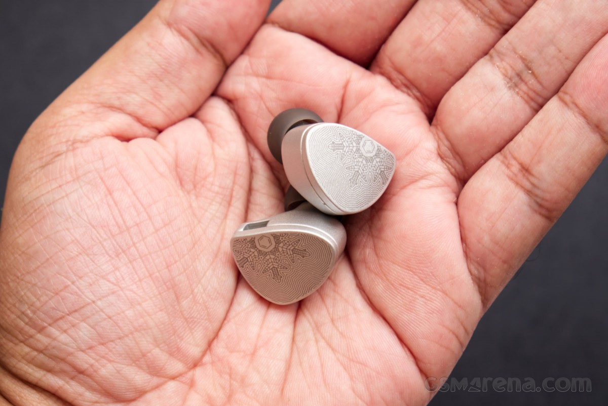 Moondrop Aria vs Snow Edition comparison