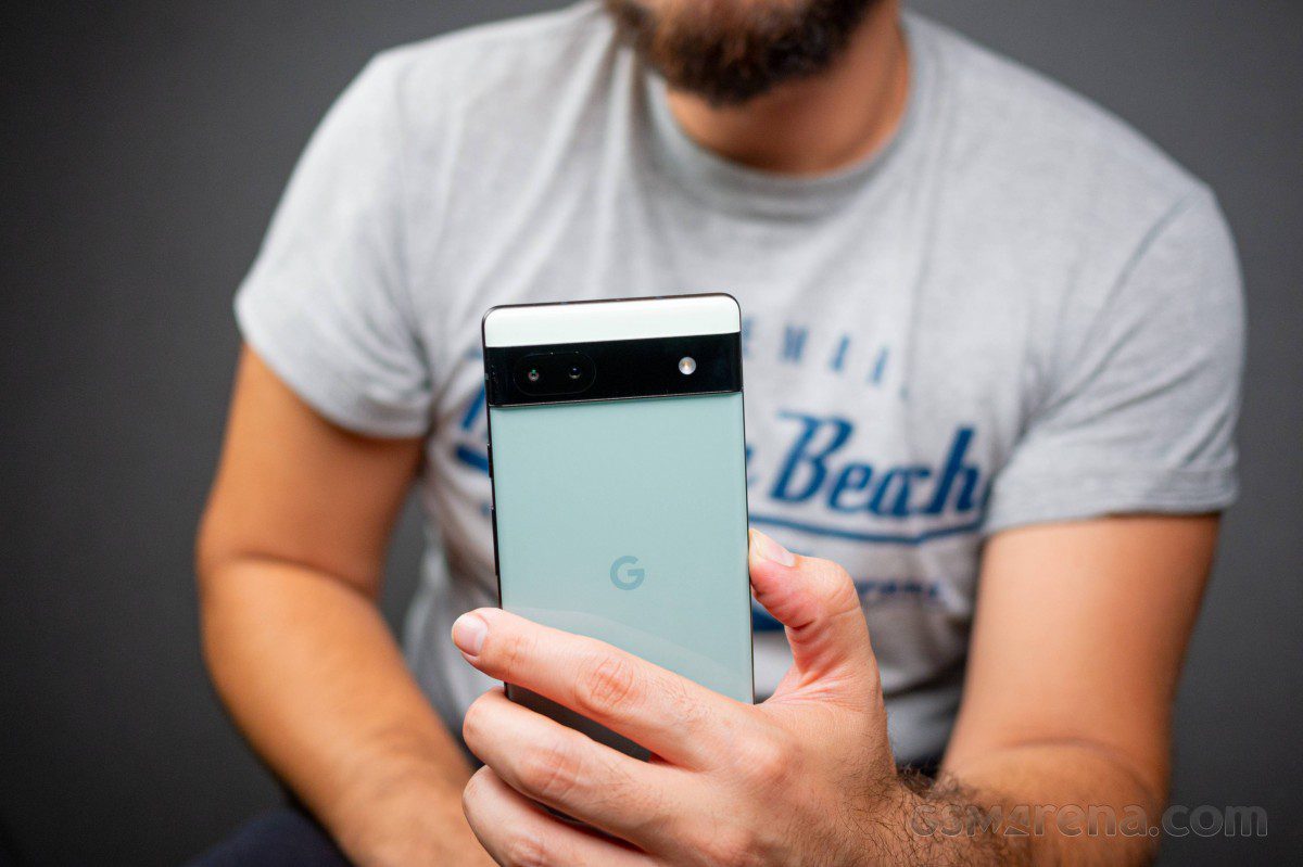 Google rumored to be working on a compact Pixel phone