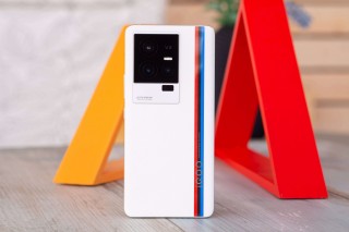 The iQOO 11 Legend Edition