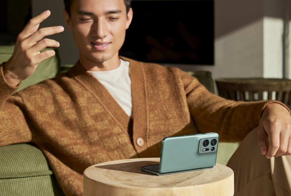 The Oppo Find N2 is thinner, lighter and has better screens, the Find N2 Flip 