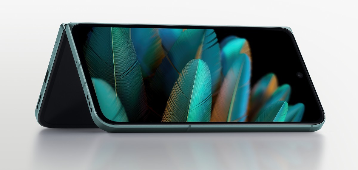 The Oppo Find N2 is thinner, lighter and has better screens, the Find N2 Flip 